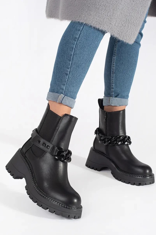 Dámske čižmy s reťazou čierna