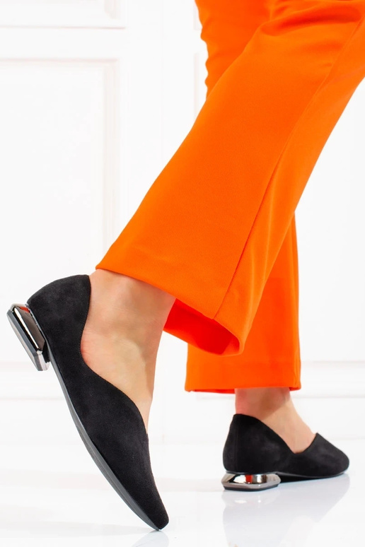 vyrobené zo semišovej baleríny... vyrobené zo semišovej baleríny...