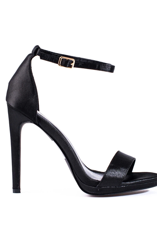 čierne sandále na vysokom podpätku... čierne sandále na vysokom podpätku...