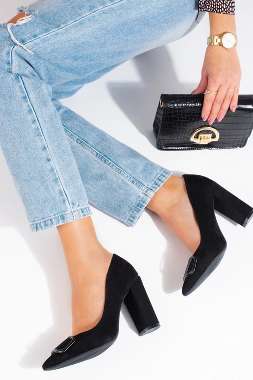 Čierne semišové topánky na vysokom...