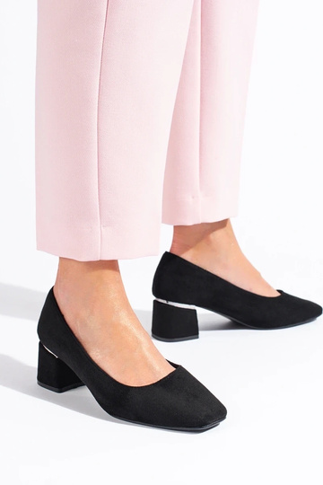 Topánky na vysokom podpätku... 2