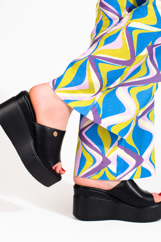 Módne šľapky čierne