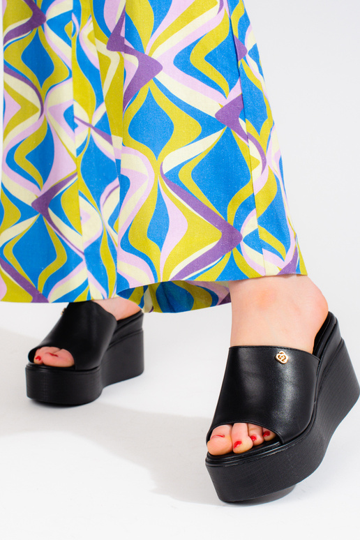 Módne šľapky čierne