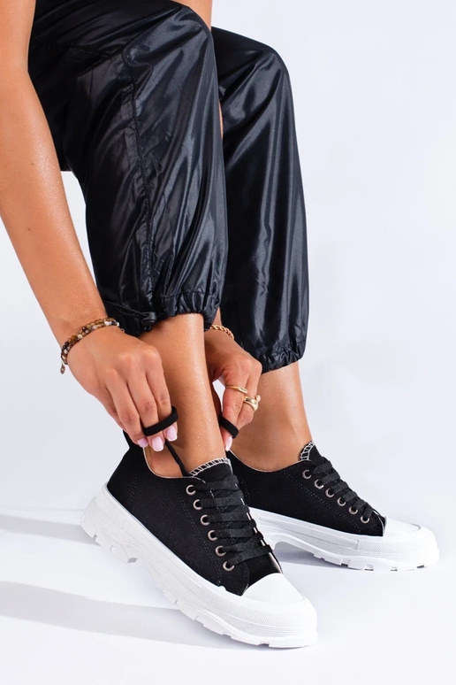 Klasický model topánok na platforme... Klasický model topánok na platforme...