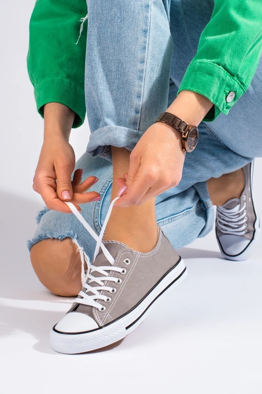 Klasický model šedých topánok Shelovet