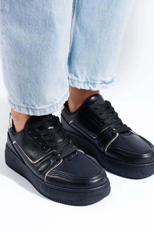 čierny model tenisiek s platformou... čierny model tenisiek s platformou...