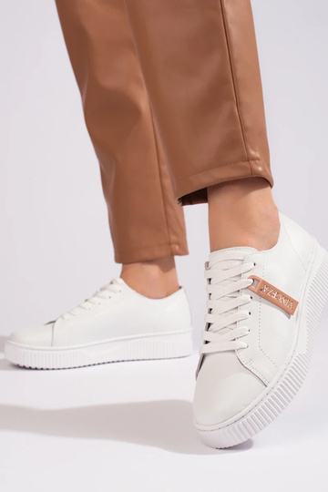 Biele športové topánky... 2