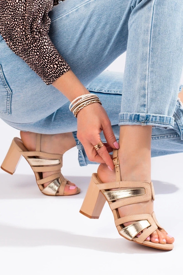 Sandále na podpätku béžovej... 2