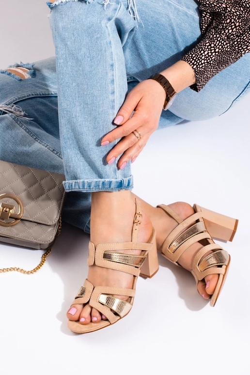 Sandále na podpätku béžovej farby -...