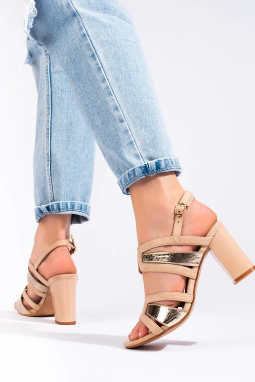 Sandále na podpätku béžovej farby -...