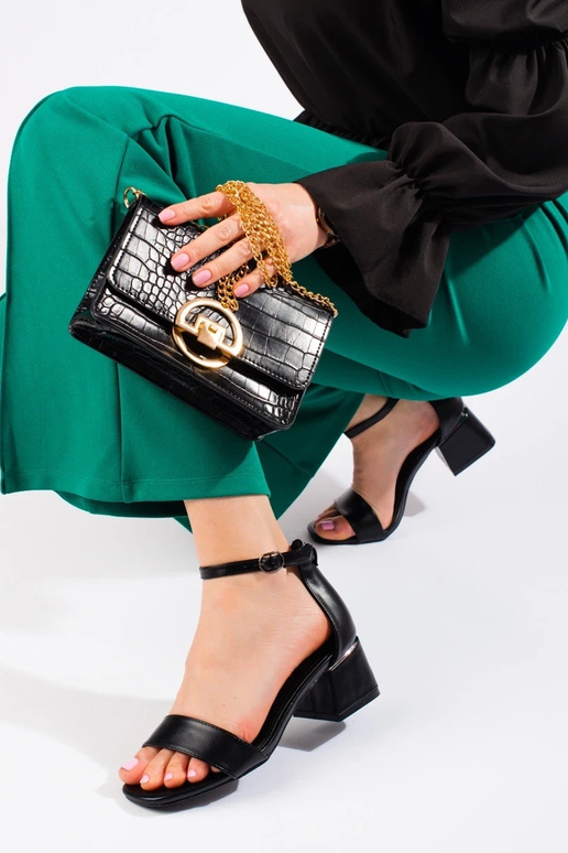 čierne sandále na nízkom podpätku... čierne sandále na nízkom podpätku...