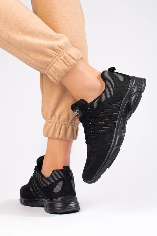 čierne športové topánky DK