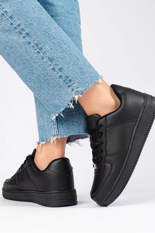 Klasický model čiernej športovej...