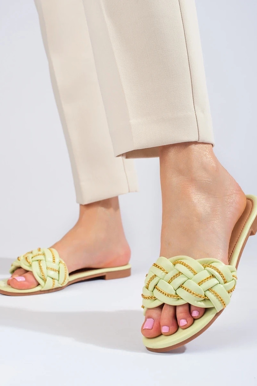 Papuče elegantného štýlu s ozdobnou...