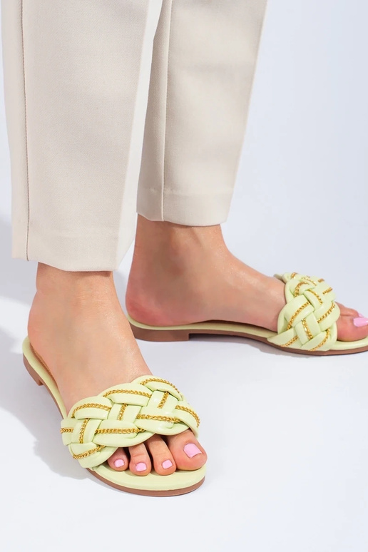 Papuče elegantného štýlu s ozdobnou...