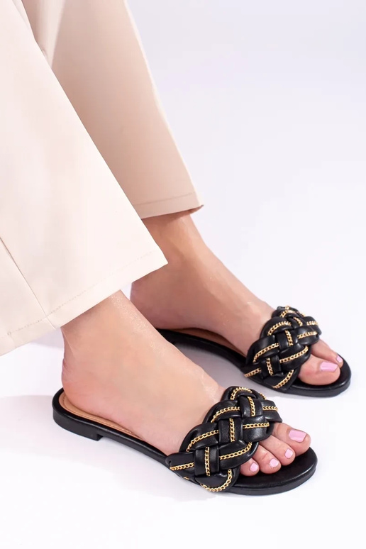 Štýlové čierne papuče s ozdobnou...