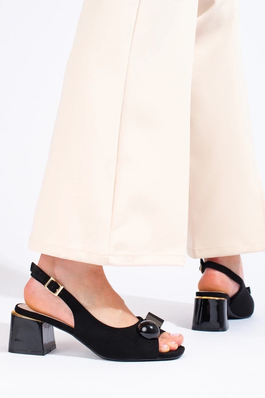 semišové sandále na nízkom podpätku... semišové sandále na nízkom podpätku...