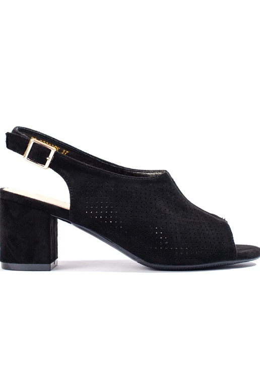 sandále s prelamovanými prvkami...