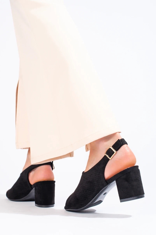 sandále s prelamovanými prvkami...