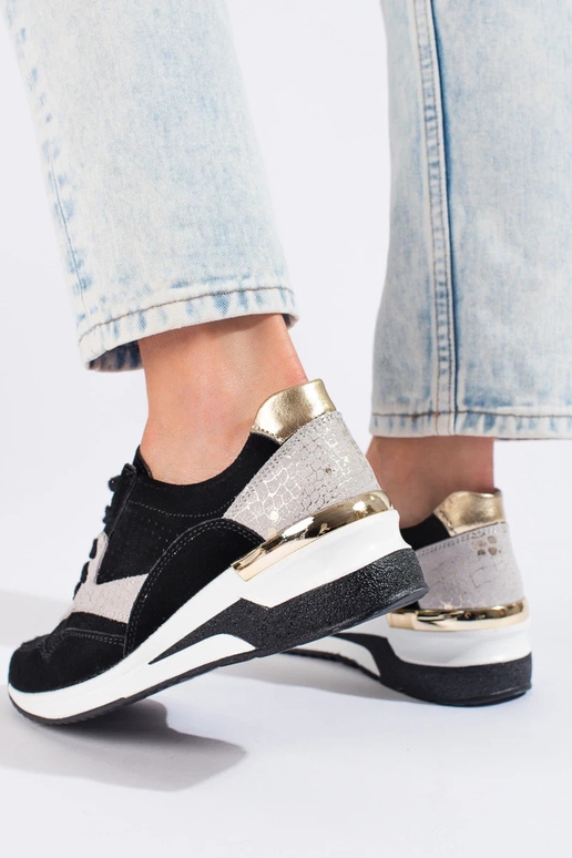 Tenisky model topánok v čiernej farbe... Tenisky model topánok v čiernej farbe...