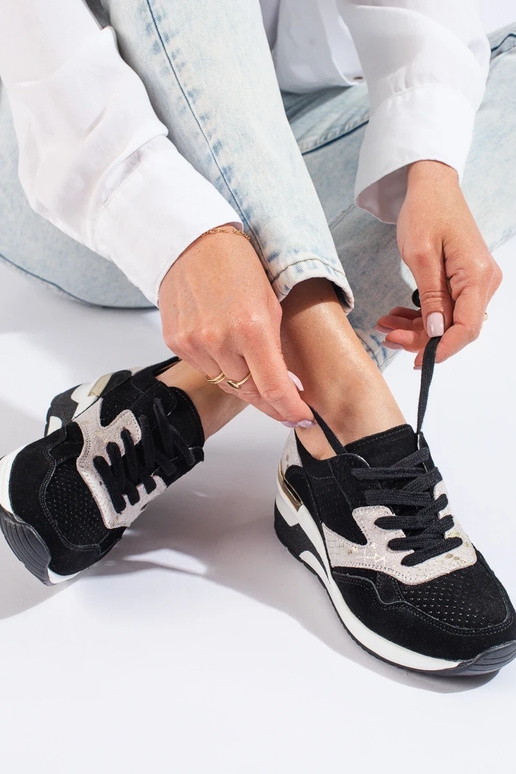 Tenisky model topánok v čiernej farbe... Tenisky model topánok v čiernej farbe...