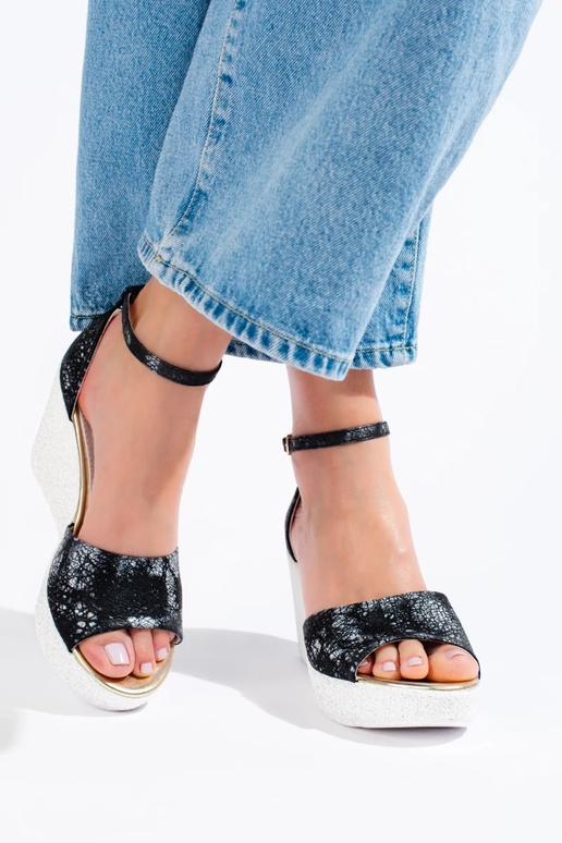 sandále čierno-bielej farby Shelovet sandále čierno-bielej farby Shelovet