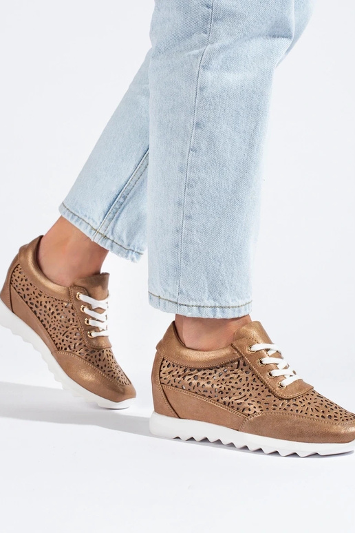 s prelamovanými prvkami Tenisky model...