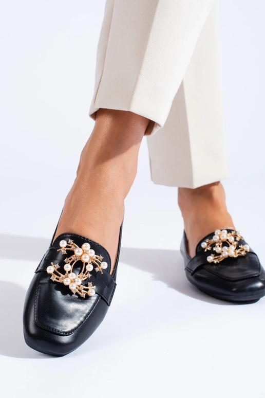 čierne mokasíny so zlatými detailmi... čierne mokasíny so zlatými detailmi...