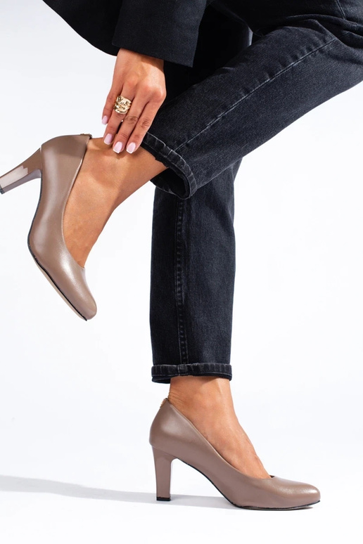 Klasický model tmavo béžovej lodičky...