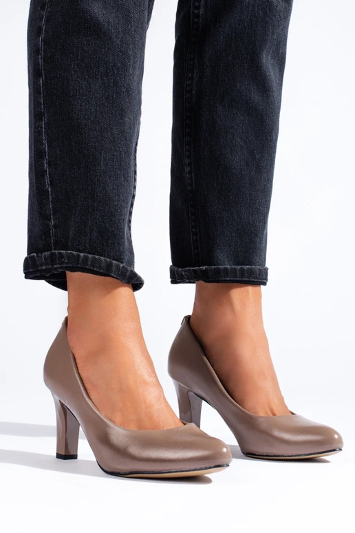 Klasický model tmavo béžovej lodičky...