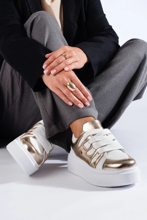 Tenisky model topánok s vysokou...