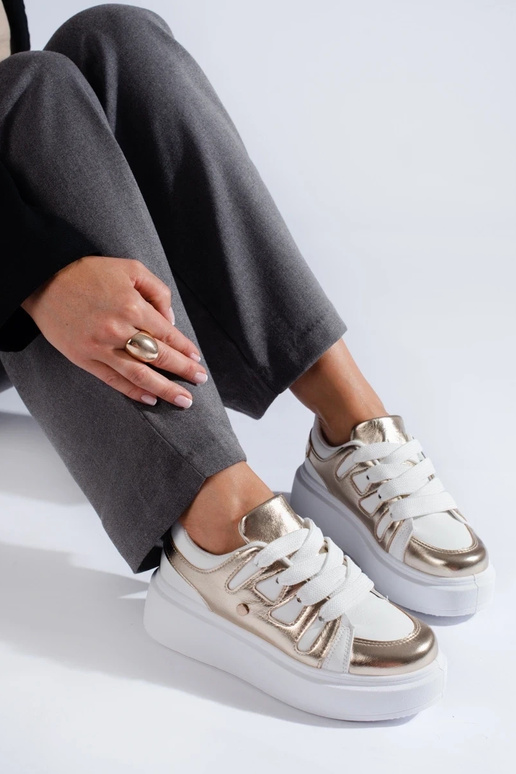 Tenisky model topánok s vysokou...