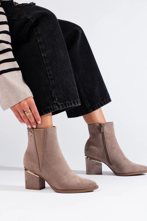 vyrobené zo semišových dámskych... vyrobené zo semišových dámskych...