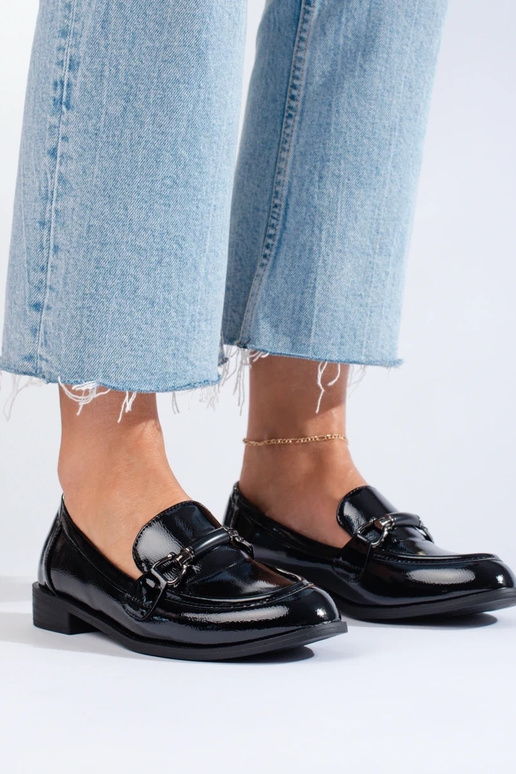 mokasíny s lakovým efektom v čiernej... mokasíny s lakovým efektom v čiernej...