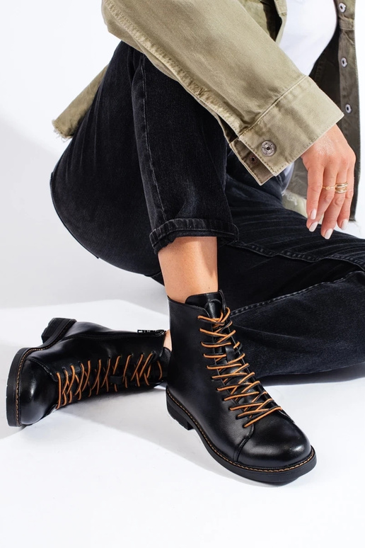 Čierne dámske čižmy Vinceza na ramienka Čierne dámske čižmy Vinceza na ramienka