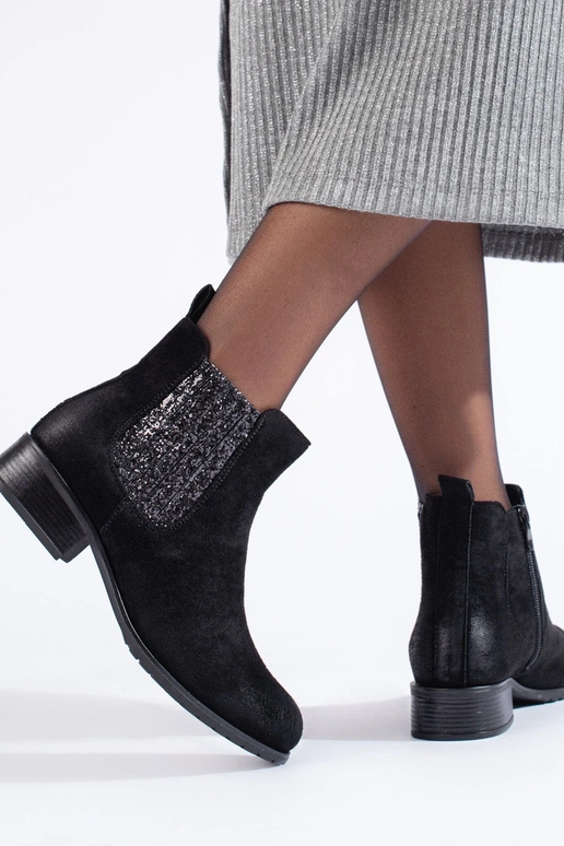 vyrobené zo semišovej čiernej Dámske... vyrobené zo semišovej čiernej Dámske...