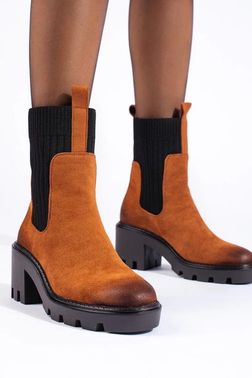 hnedé prackové topánky na širokom... hnedé prackové topánky na širokom...