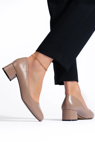 Topánky na vysokom opätku... 2