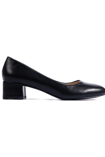 Čierne topánky na vysokom...