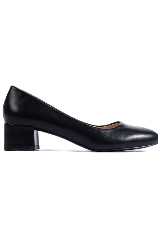 Čierne topánky na vysokom opätku