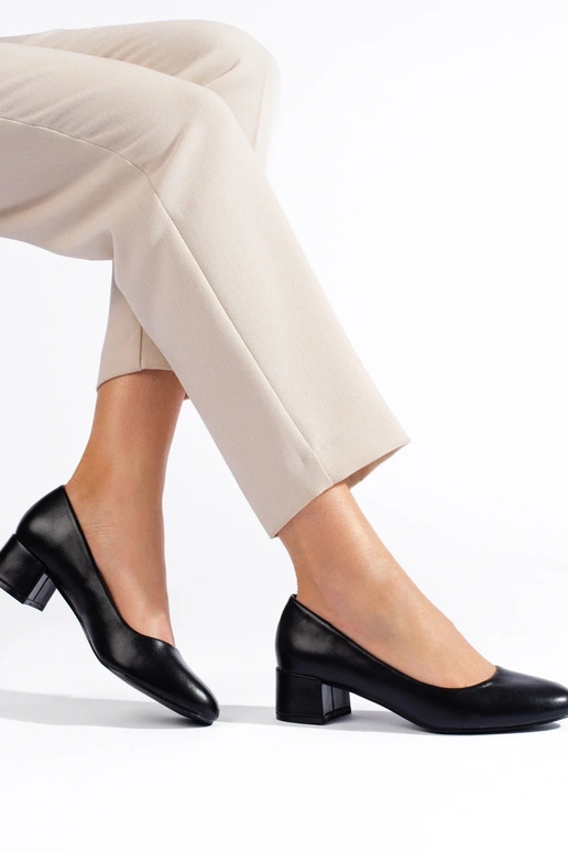 Čierne topánky na vysokom opätku