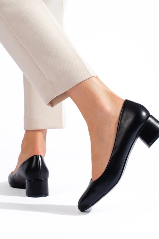 Čierne topánky na vysokom opätku