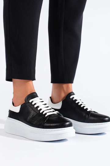 čierne športové topánky... 2