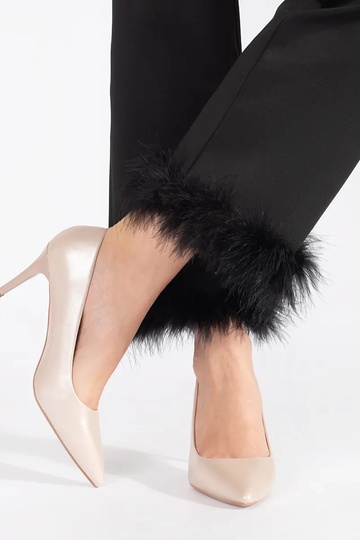 Topánky na vysokom podpätku... 2