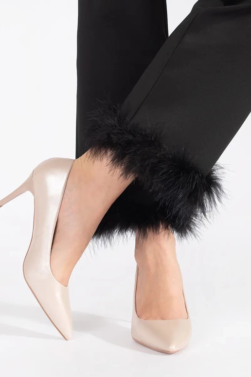 Topánky na vysokom podpätku s tenkým... Topánky na vysokom podpätku s tenkým...