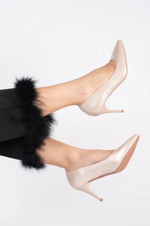 Topánky na vysokom podpätku s tenkým... Topánky na vysokom podpätku s tenkým...