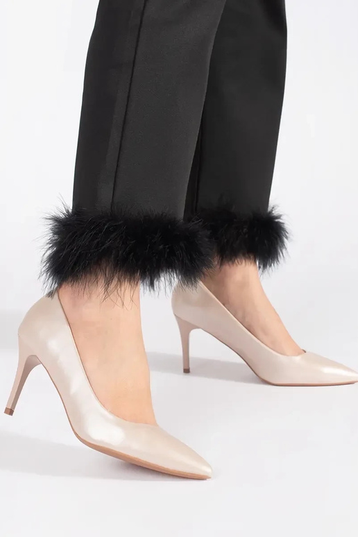 Topánky na vysokom podpätku s tenkým... Topánky na vysokom podpätku s tenkým...