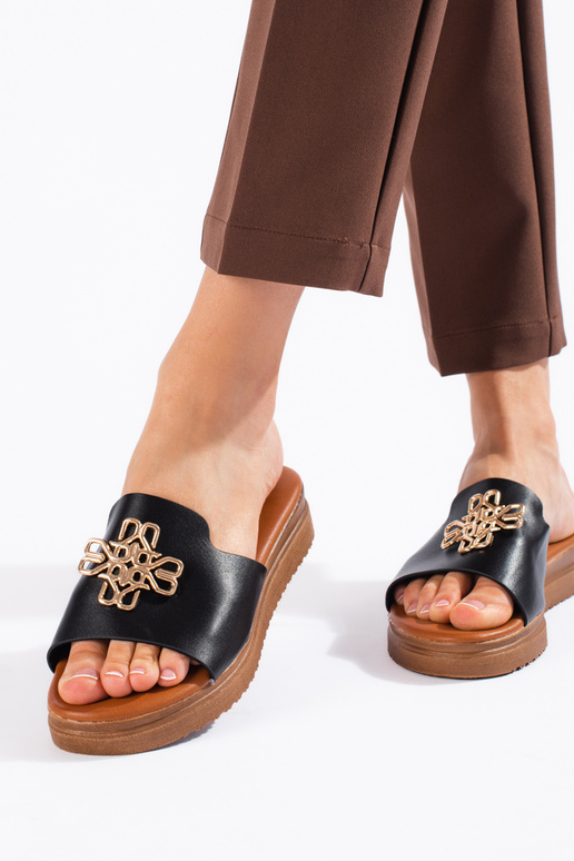 Módne dámske papuče v čiernej farbe Módne dámske papuče v čiernej farbe