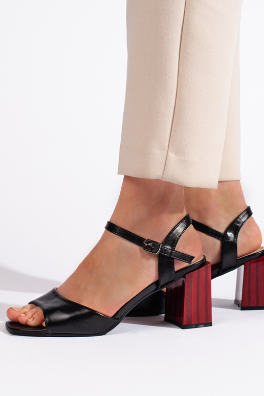 sandále čiernej farby na opätku sandále čiernej farby na opätku