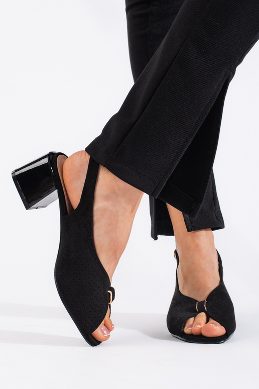 Elegantné štýlové sandále na podpätku...